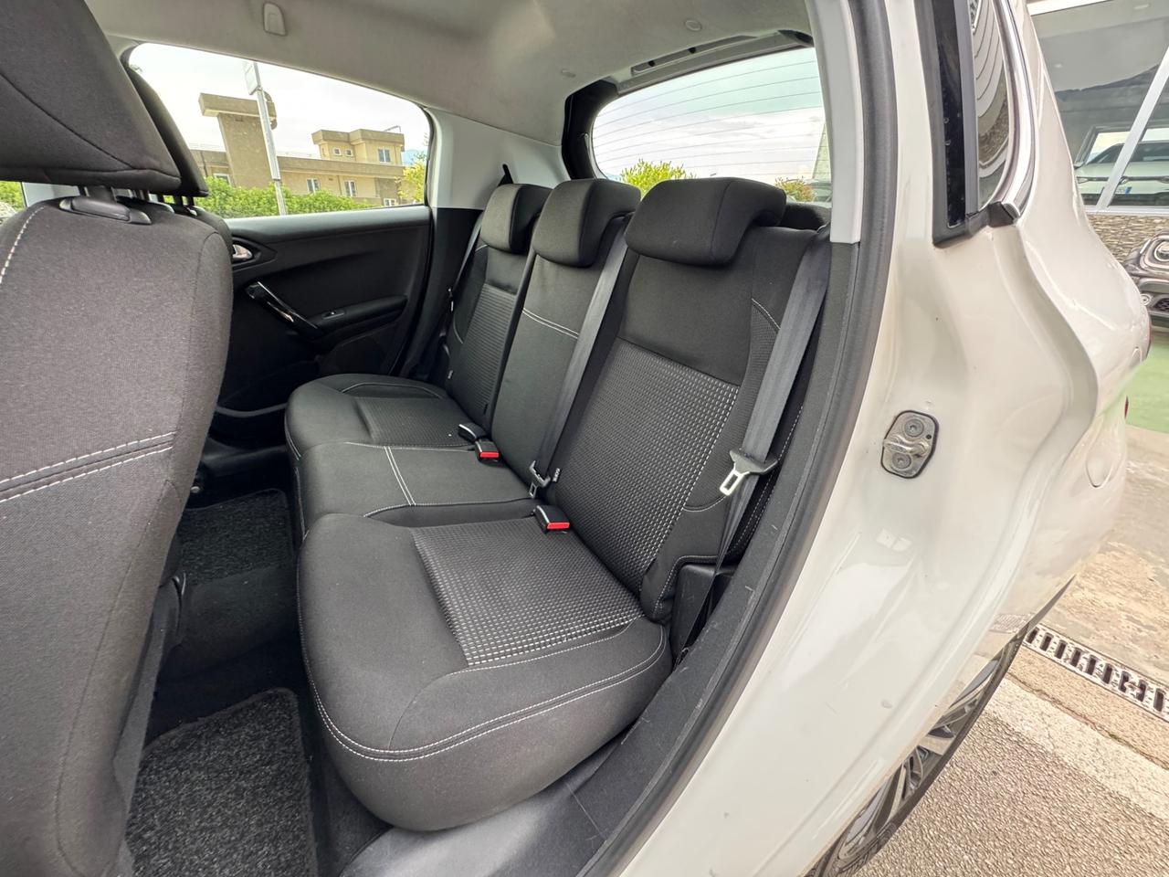 Peugeot 208 PureTech 82 5p. GPL Allure
