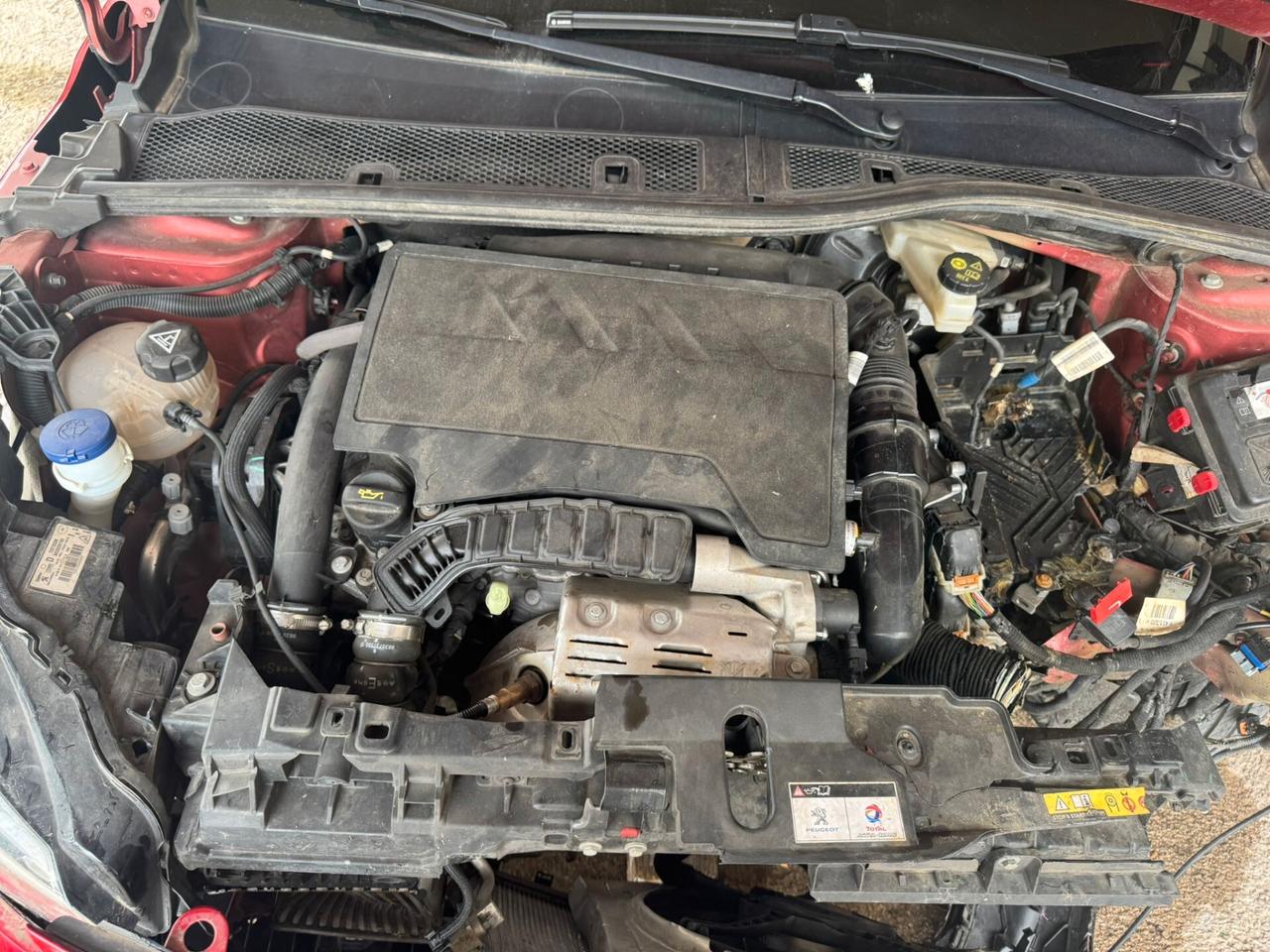 Peugeot 208 PureTech 100 Stop&Start EAT8 5 porte GT Pack sinistrato incidentato