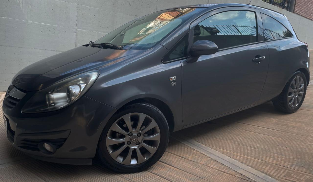 Opel Corsa 1.2 3 porte Club