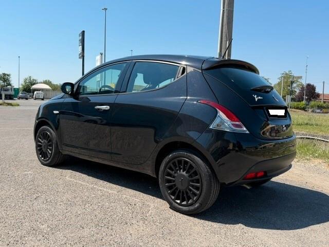 Lancia Ypsilon 1.0 hybrid neopatentati