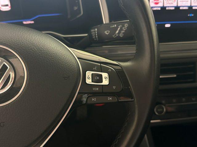 VOLKSWAGEN Polo VI 1.0 R-LINE