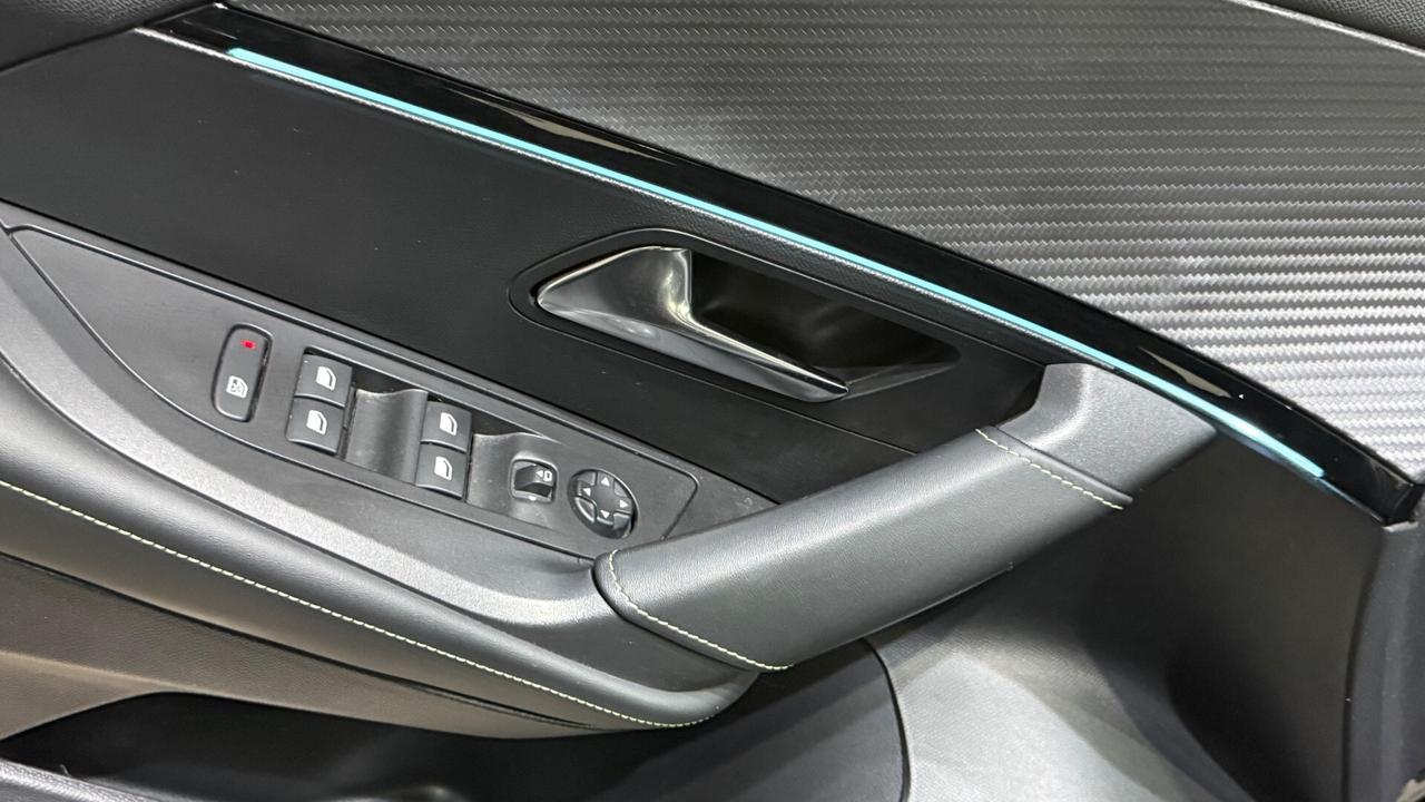 Peugeot 2008 BlueHDi 130 S&S EAT8 GT Pack