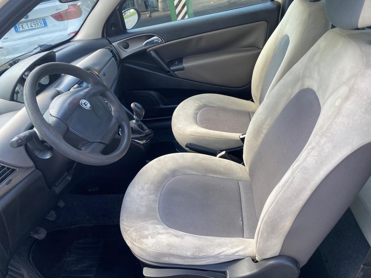 Lancia Ypsilon 1.2 16V Argento