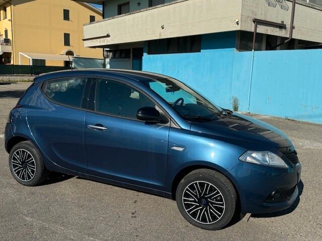 Lancia Ypsilon 1.0 Hybrid Oro neopatentati