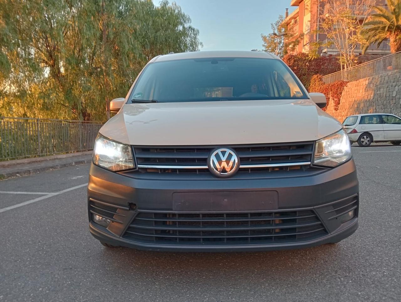 Volkswagen Caddy Pianale ribassato con rampa disabili in carrozzina