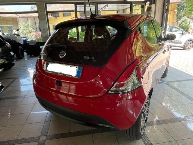 Lancia Ypsilon 1.0 FireFly 5 porte S&S Hybrid Silver