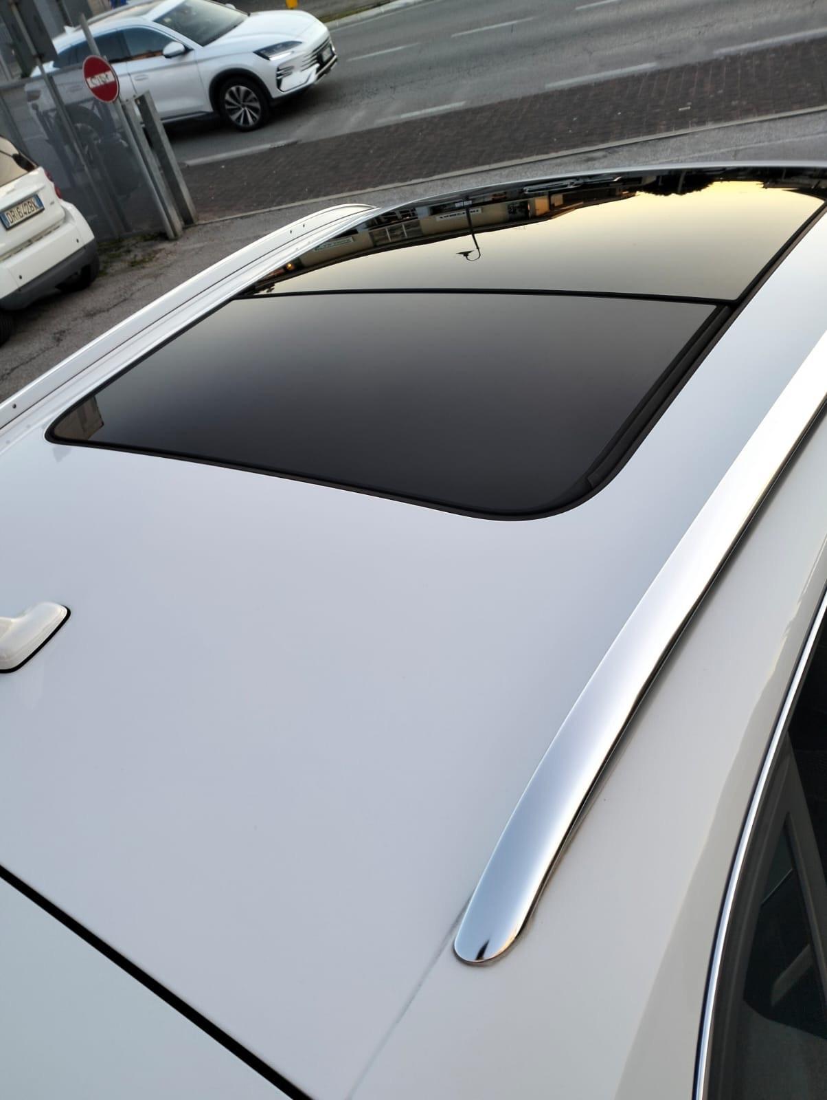 Audi Q3 S - LINE