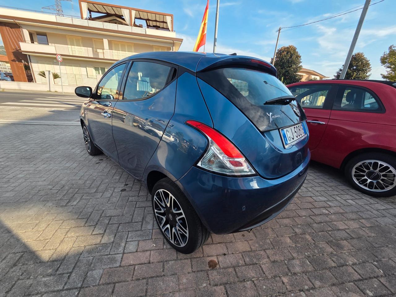 Lancia Ypsilon 1.0 FireFly 5 porte S&S Hybrid Ecochic Gold