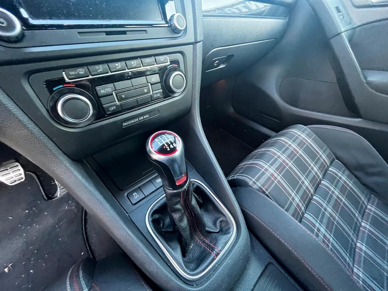 Volkswagen Golf GTI 2.0 TSI DSG