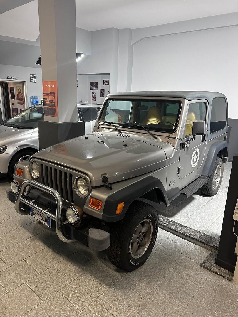 Jeep Wrangler con gancio traino omologato