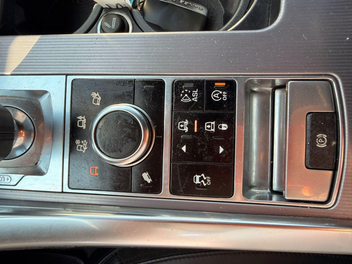 LAND ROVER - Range Rover Sport - 3.0 TDV6 HSE