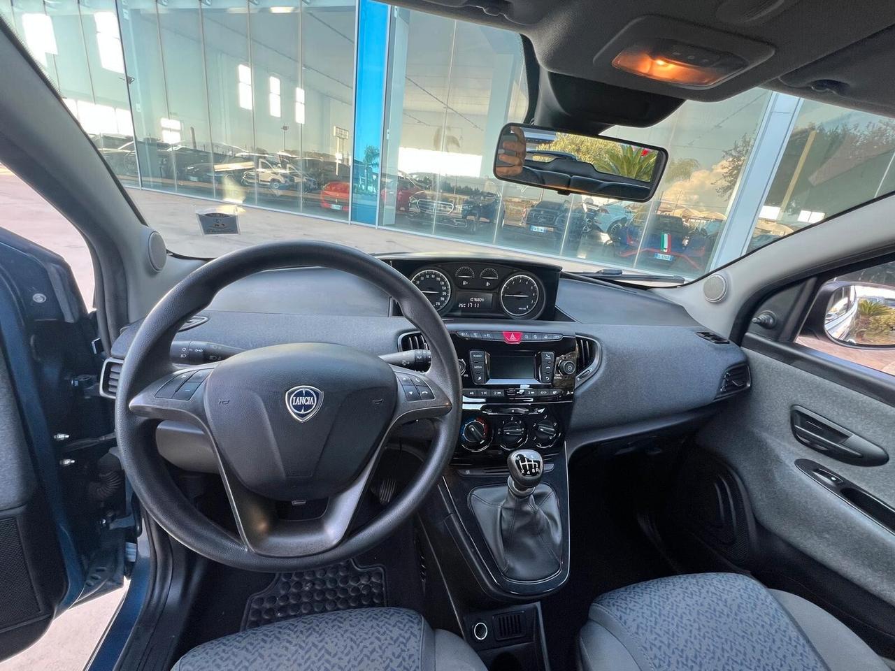 Lancia Ypsilon 1.0 Hybrid Ecochic