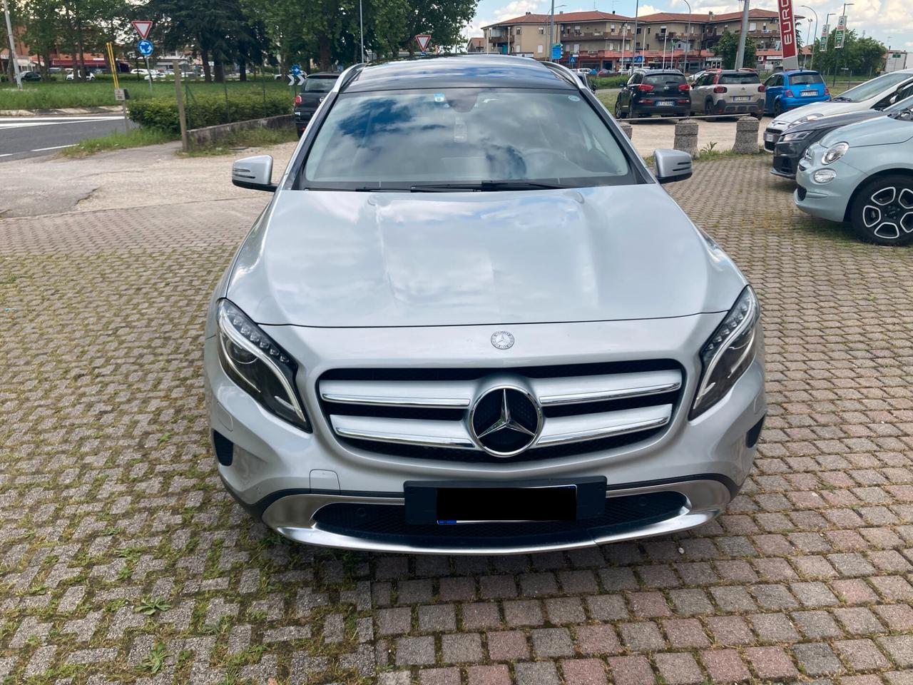 Mercedes-Benz GLA 200 Sport Automatica Panorama Cerchi X 18