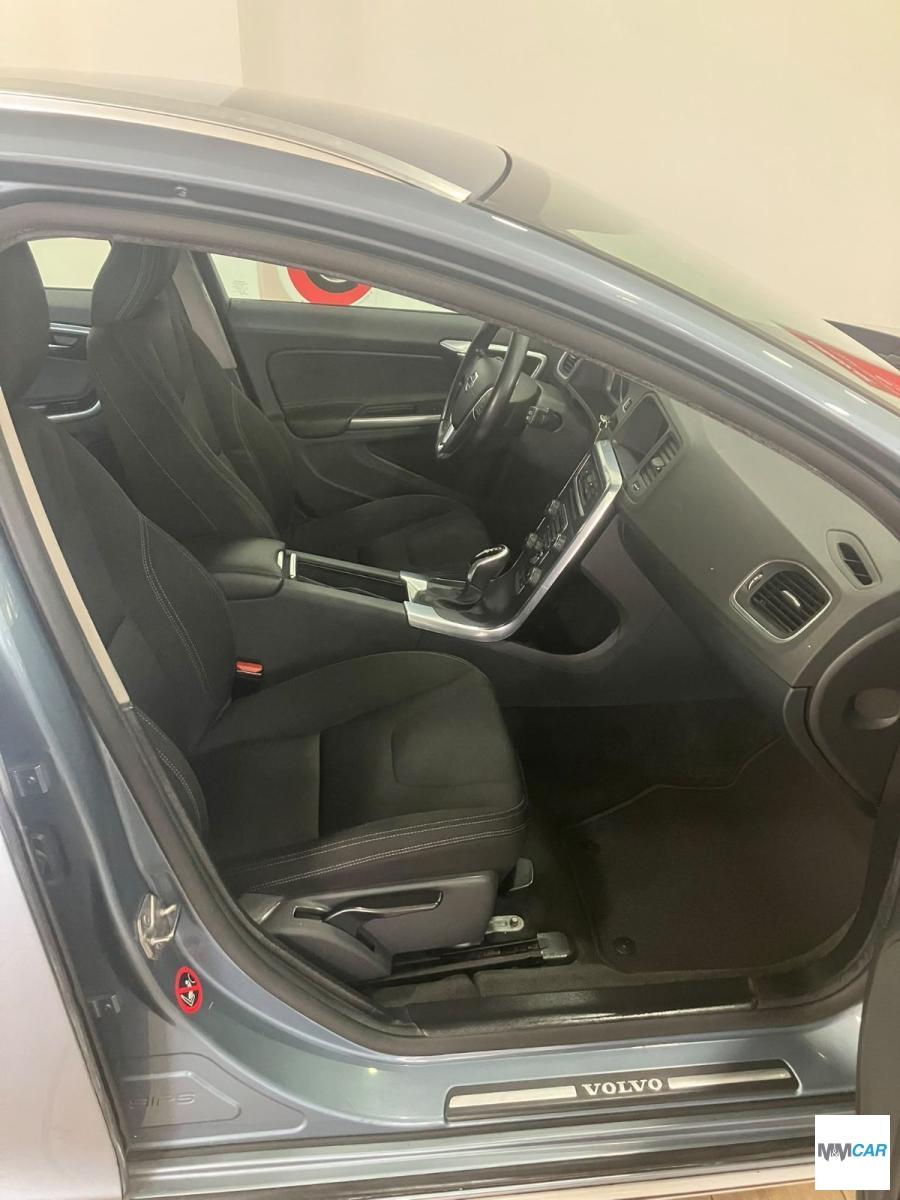 VOLVO - V60 - Cross Country D3 Geartronic Kinetic