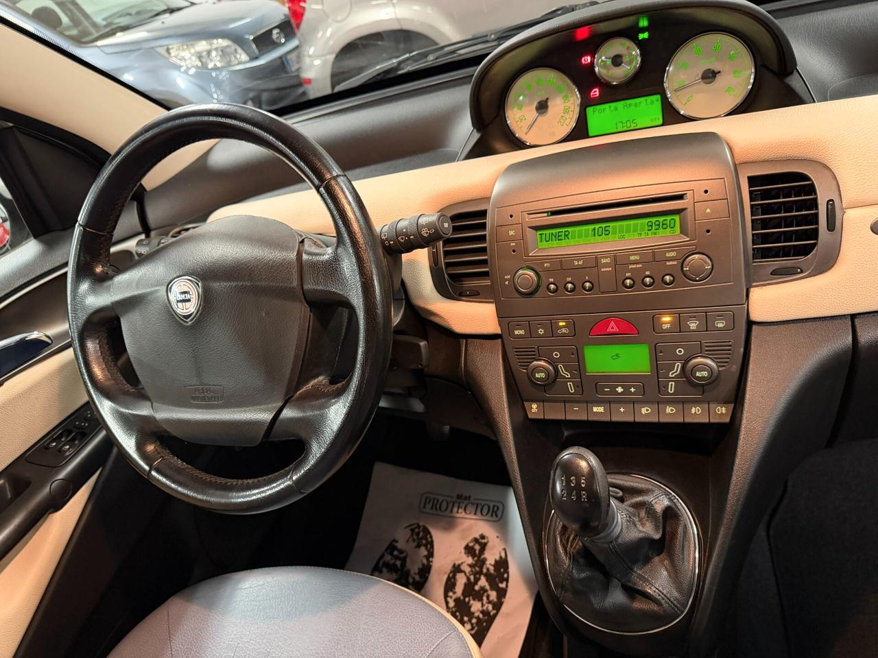 Lancia Ypsilon 1.2 16V Platino