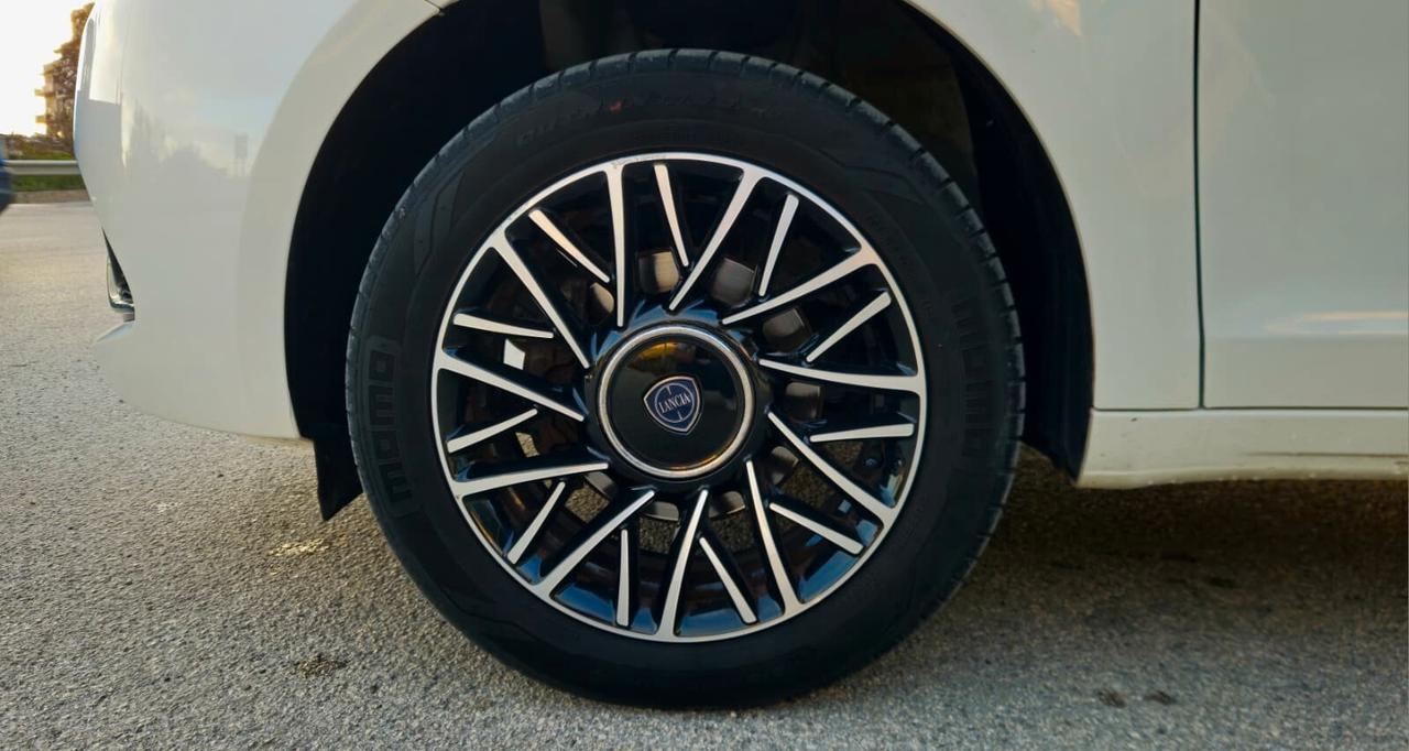 Lancia Ypsilon 1.2 69CV Platinum