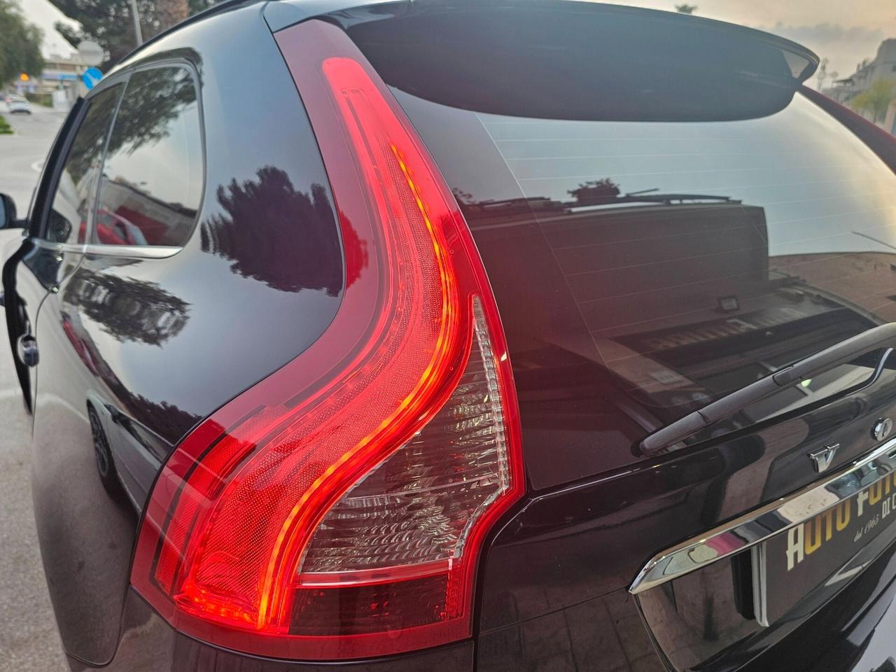 VOLVO XC60 2.0D 150CV BUSINESS AUTOCARRO N1 5 POSTI