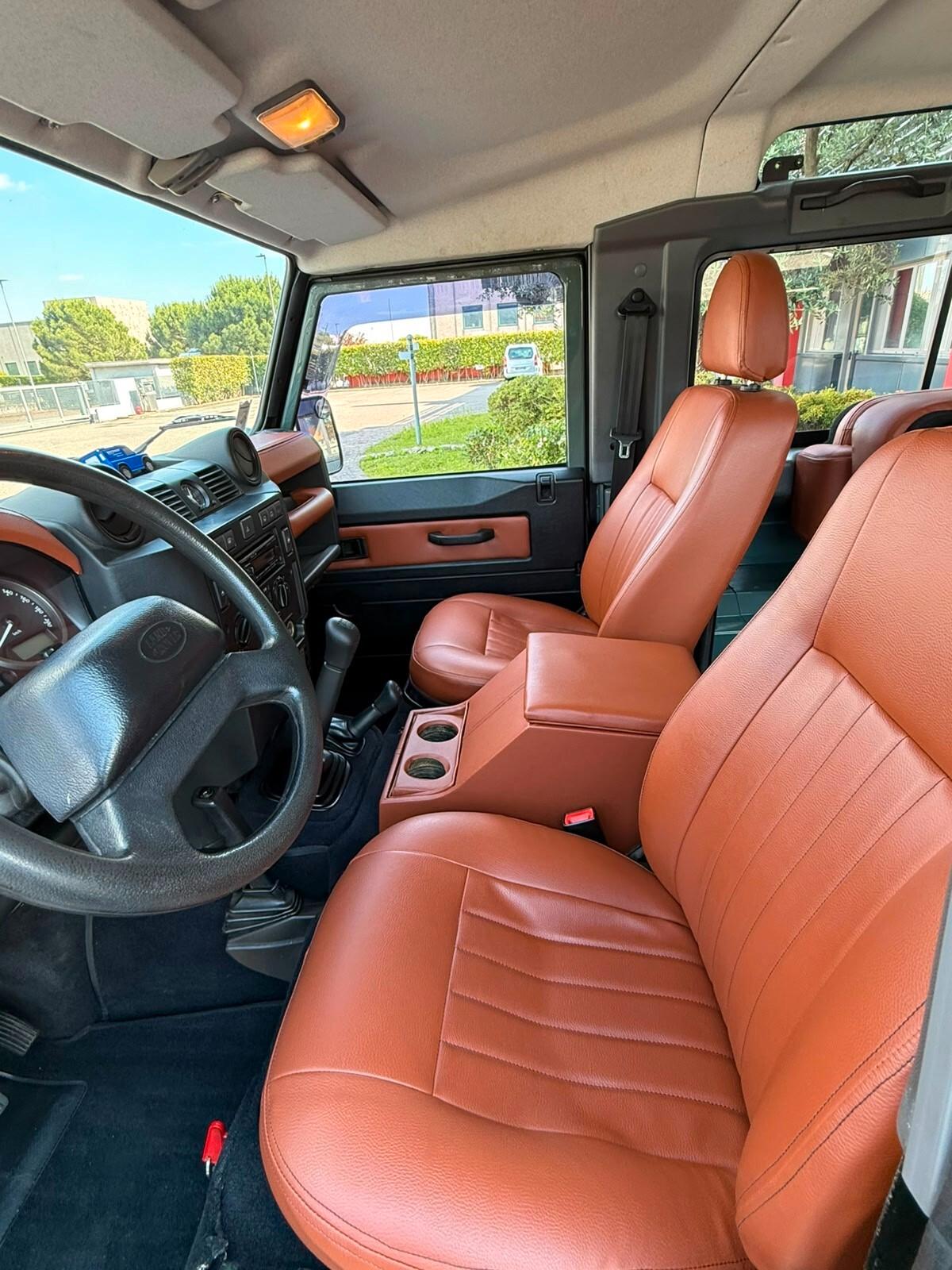 Land Rover Defender 90 2.4 TD4 Station Wagon E