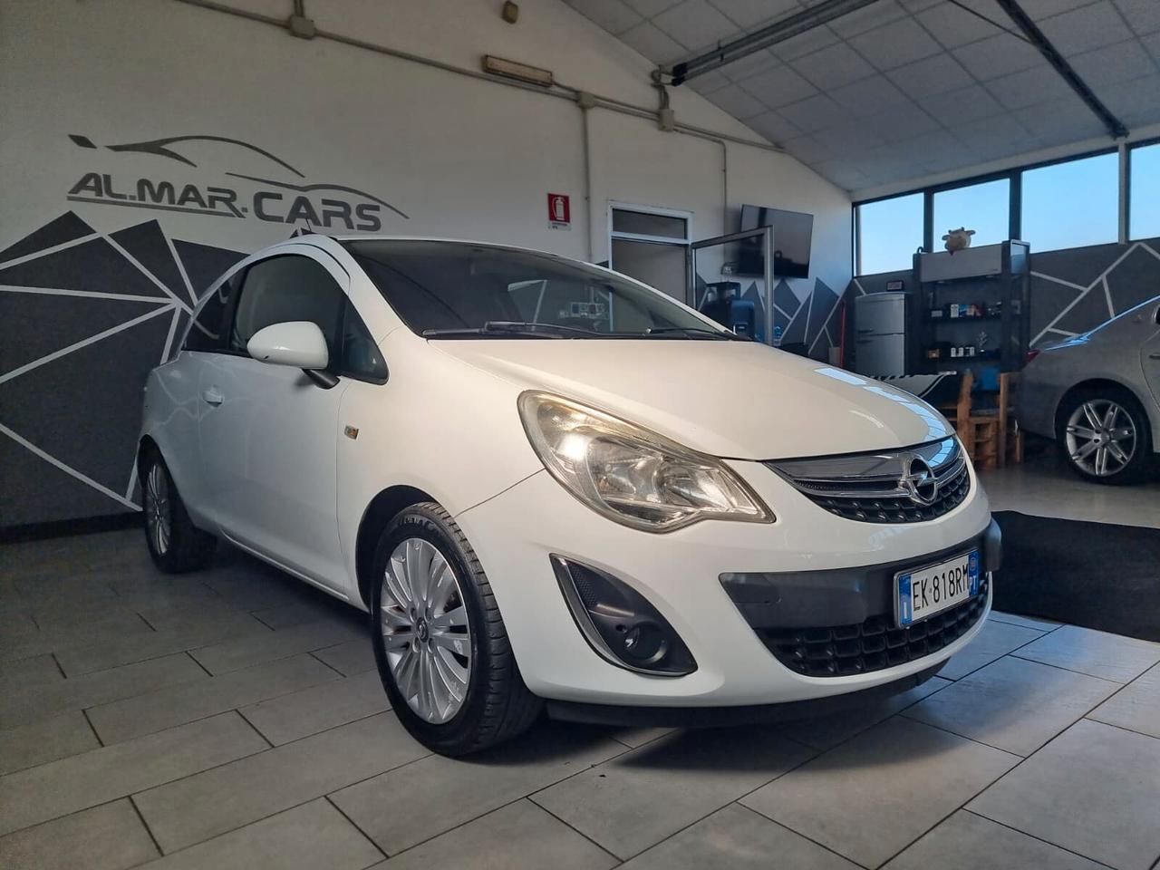 Opel Corsa 1.2 3 porte Club NEOPATENTATI