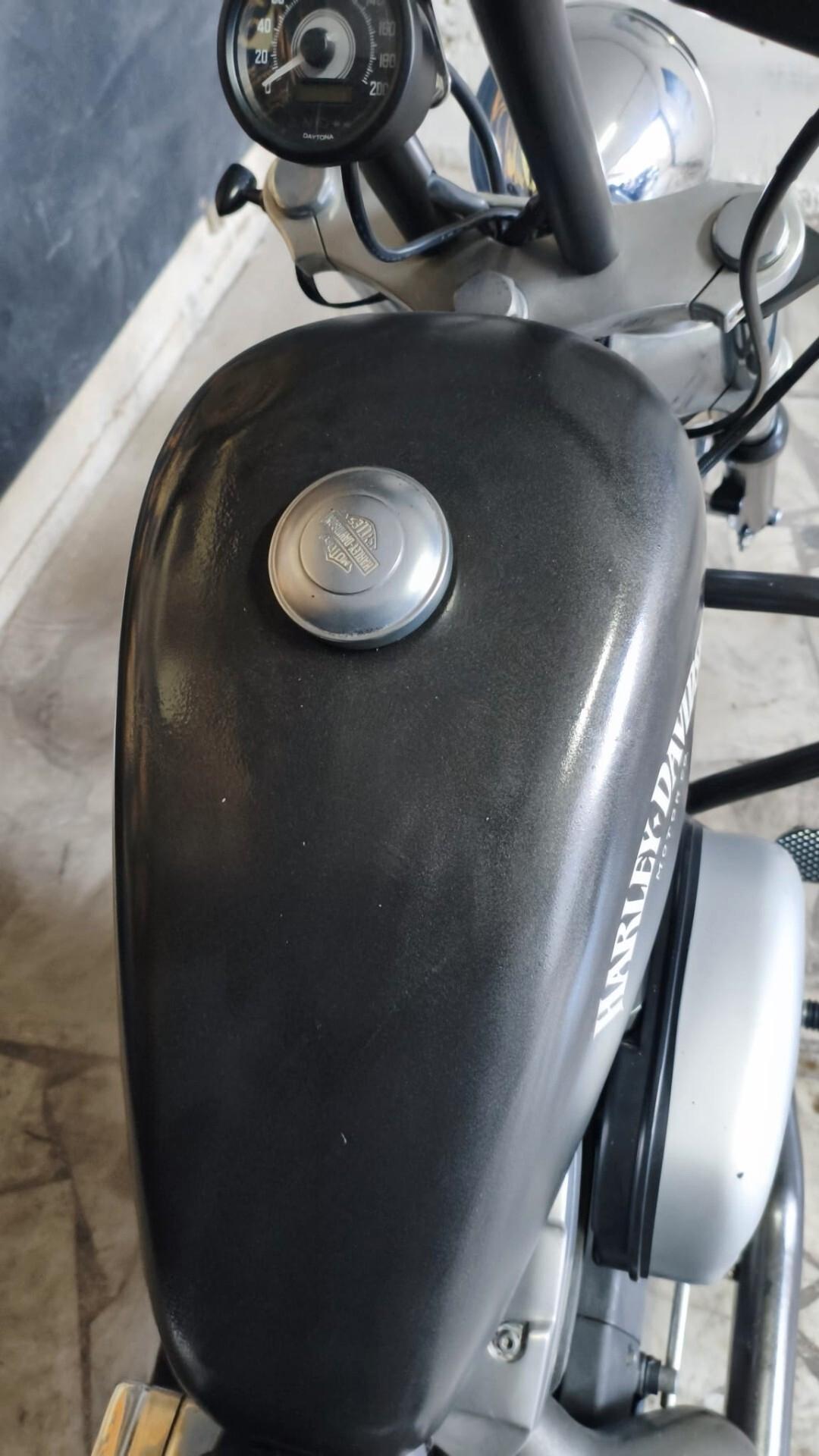 Harley-Davidson 883C – Anno 2000