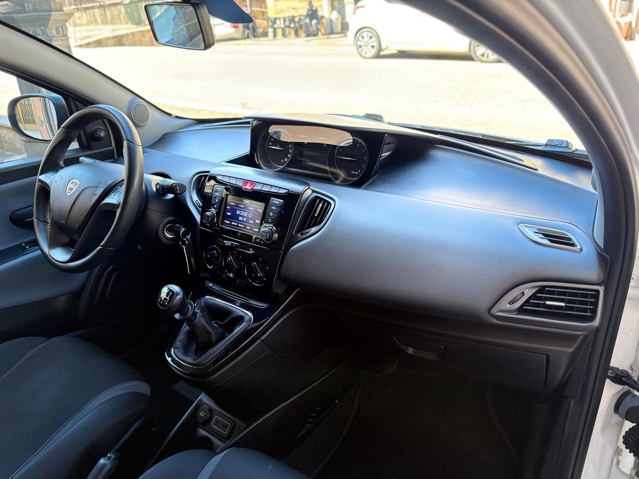 Lancia Ypsilon 1.2 69 CV 5P Gold UCONNECT Blue&Me