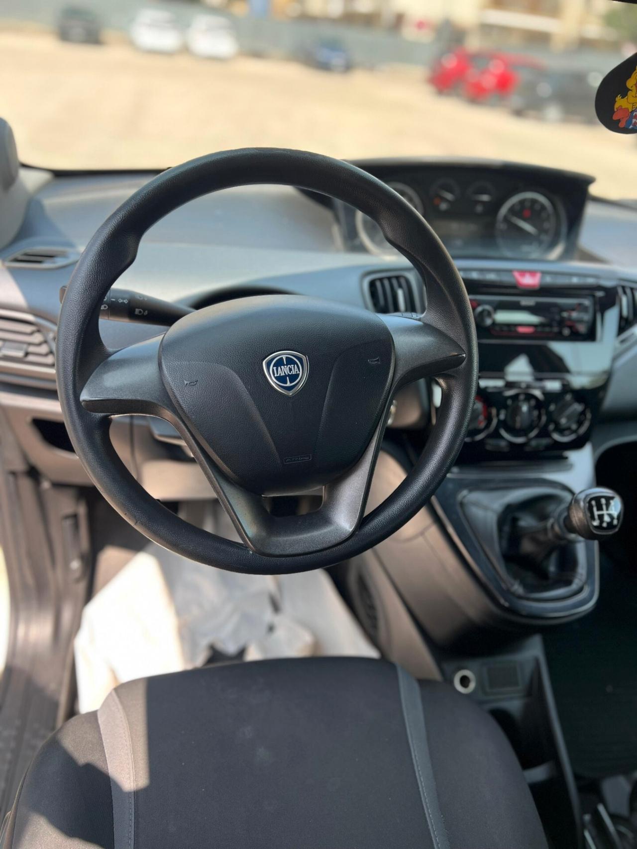 Lancia Ypsilon 1.2 69 CV 5 porte Gold