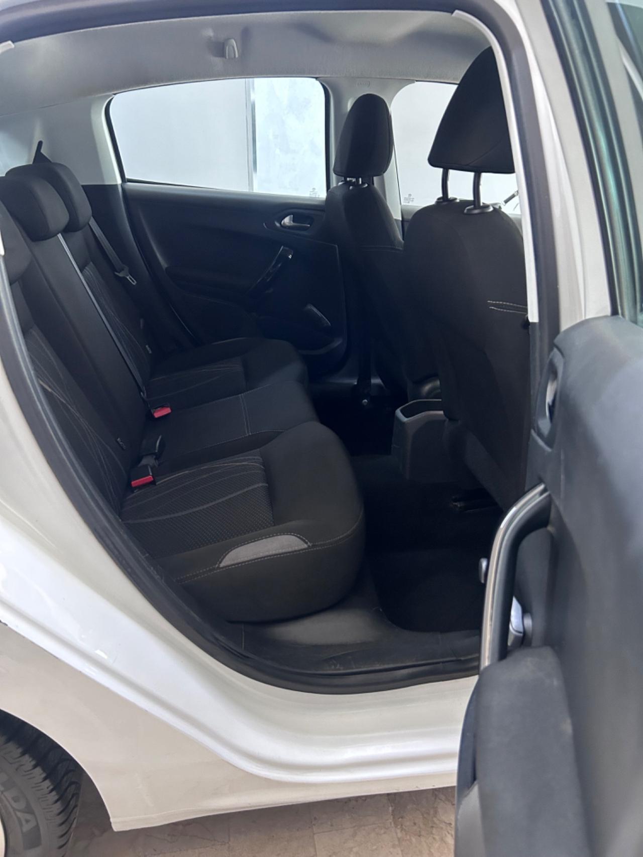 Peugeot 208 1.4 HDi 68 CV 5 porte Allure