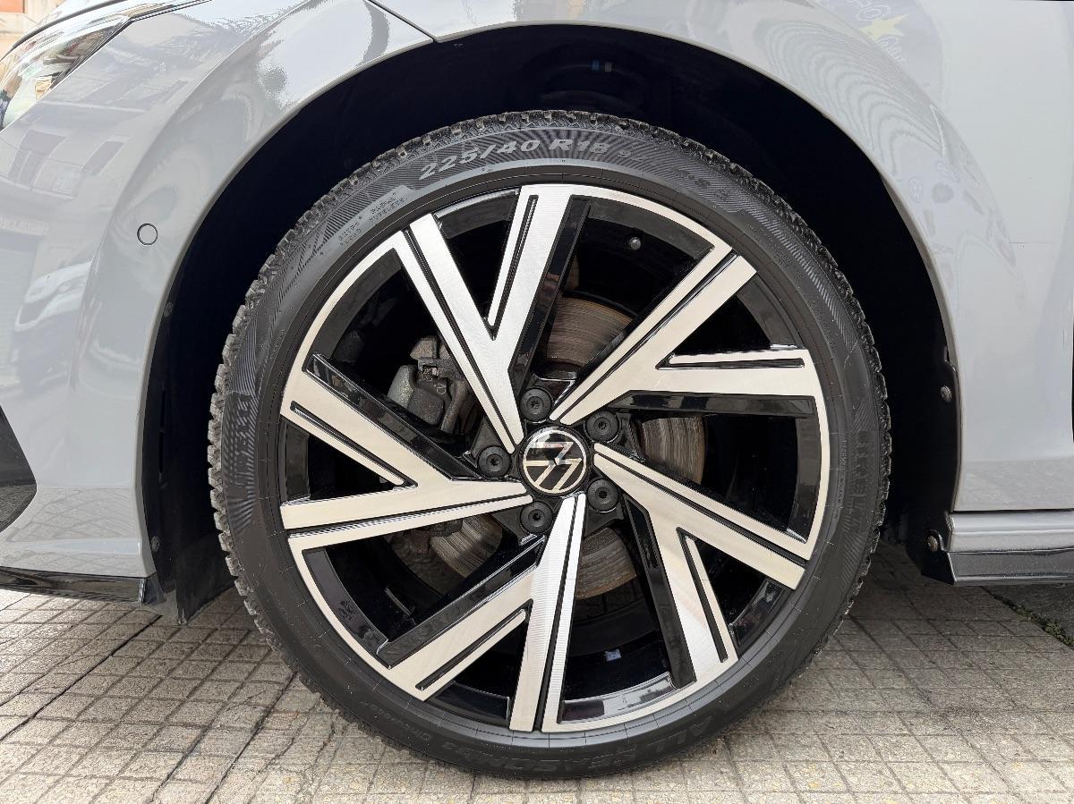 Volkswagen Golf 8 R-line 2.0 TDI 150 CV