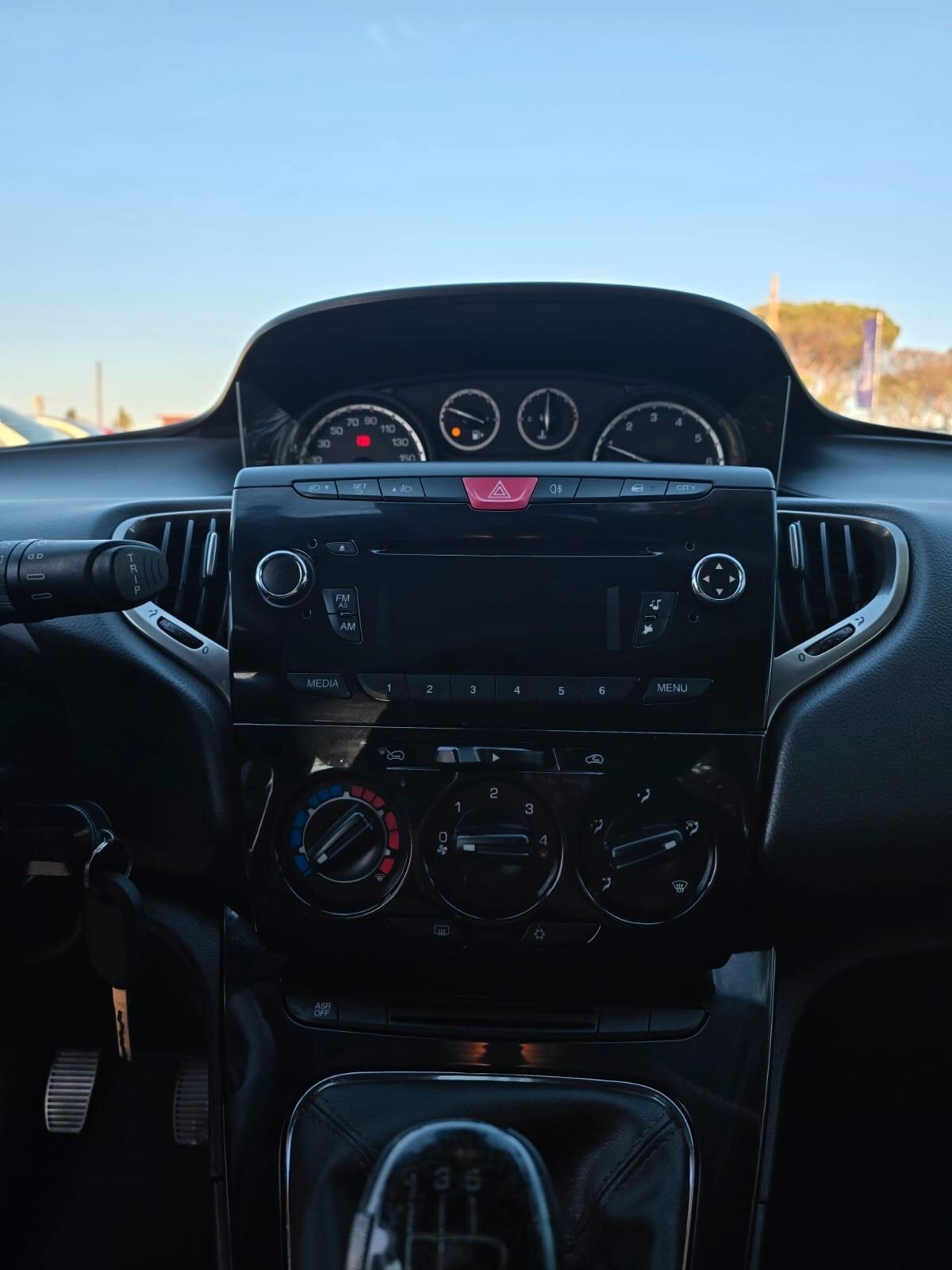 Lancia Ypsilon 1.2 69 CV Unyca