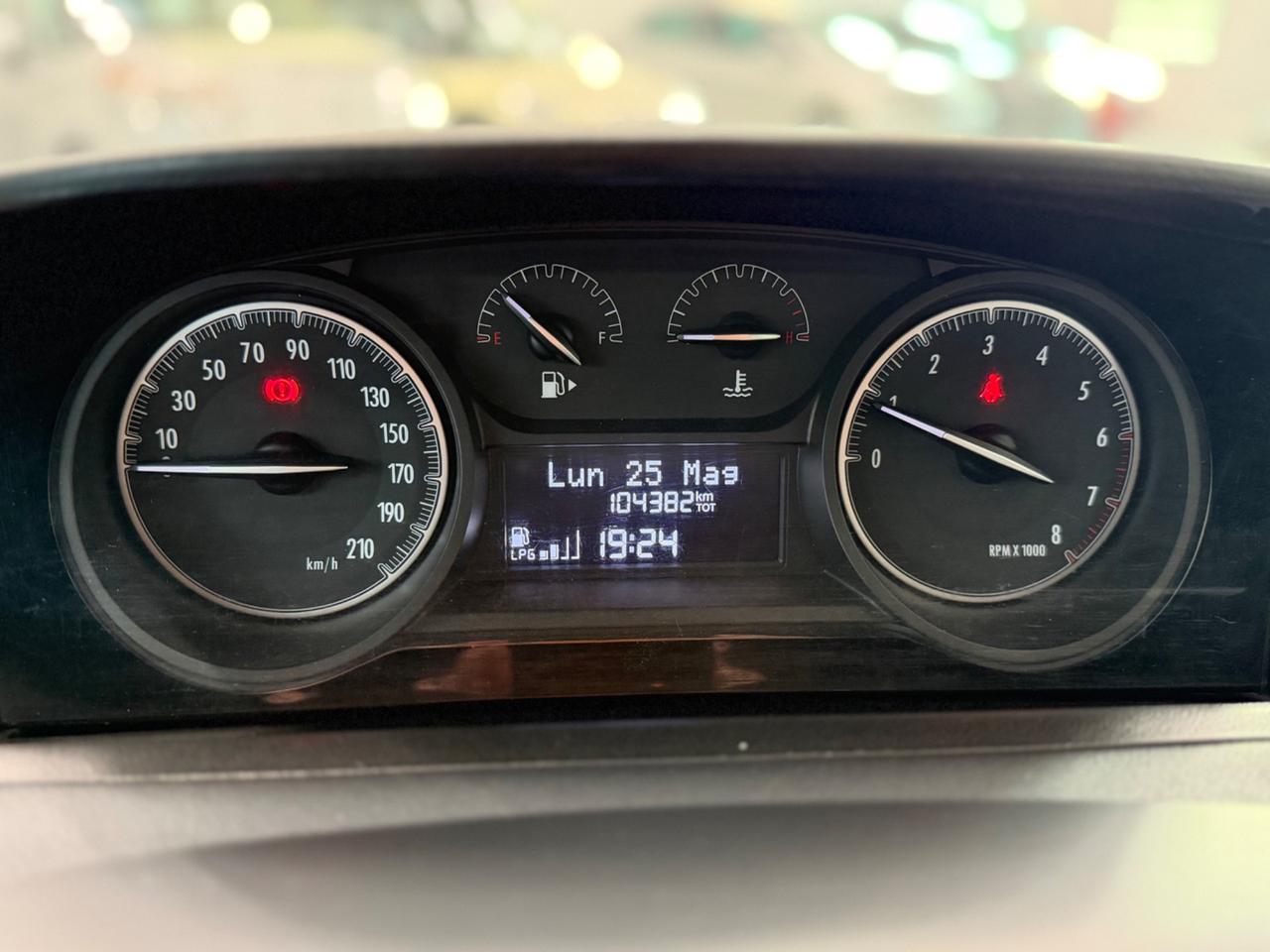 Lancia Ypsilon 1.2 69 CV 5 porte GPL Ecochic Silver