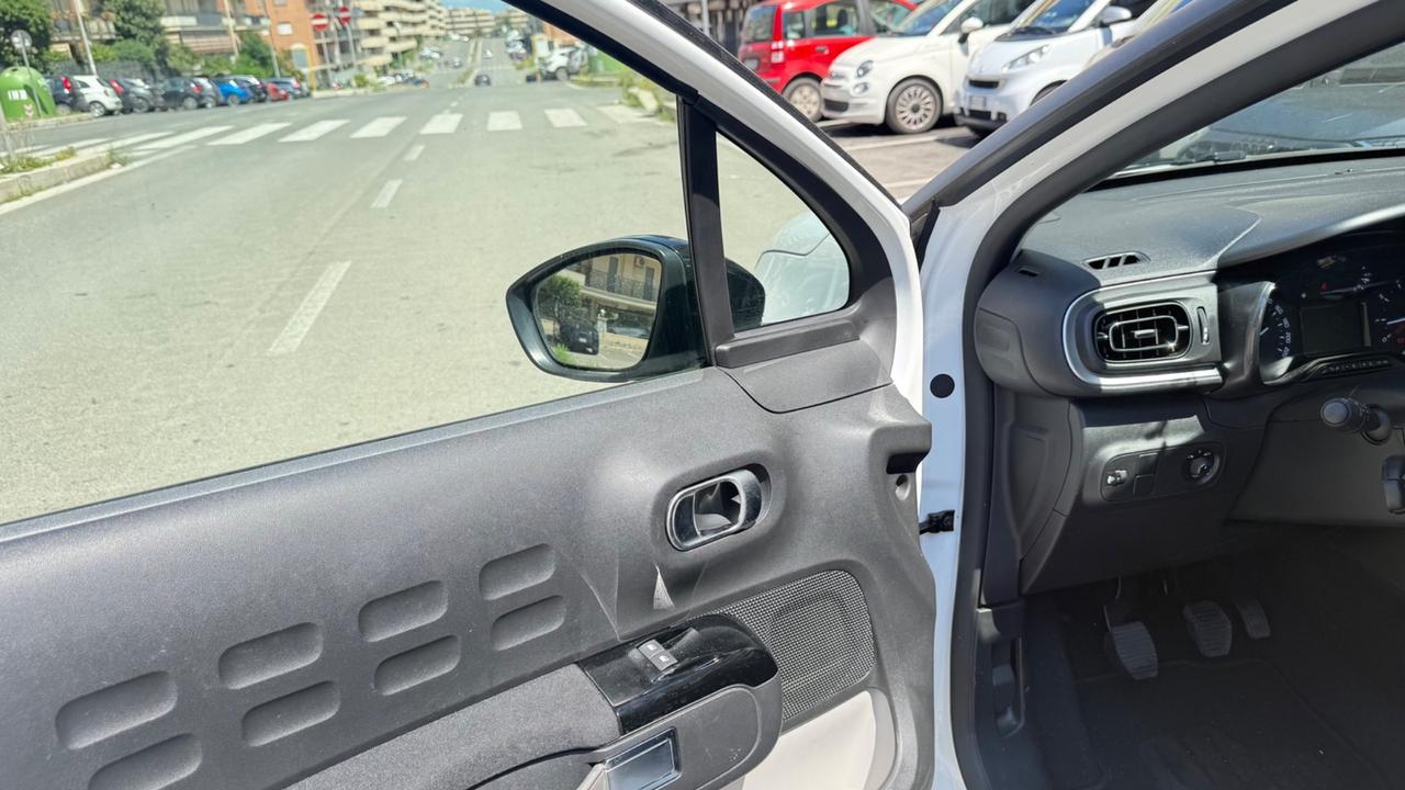 Citroen C3 PureTech 83 S&S Shine led car play pdc navi
