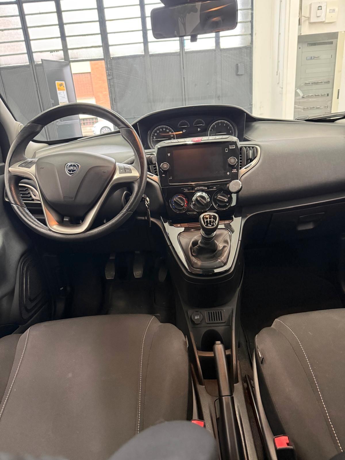 Lancia Ypsilon 1.0 FireFly 5 porte S&S Hybrid Ecochic Gold