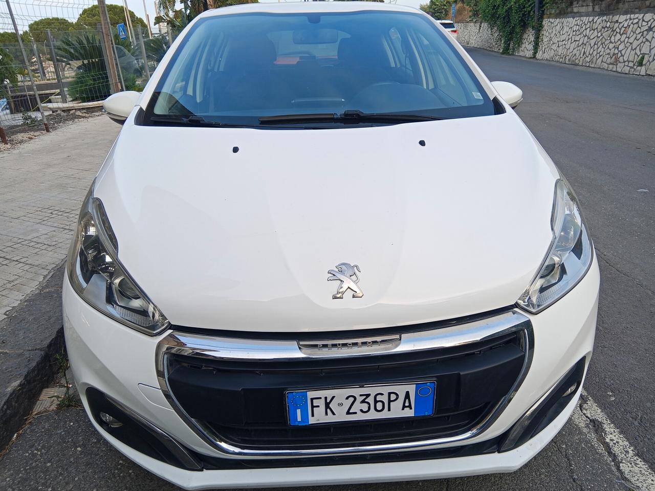 Peugeot 208 PureTech 82 5 porte Allure