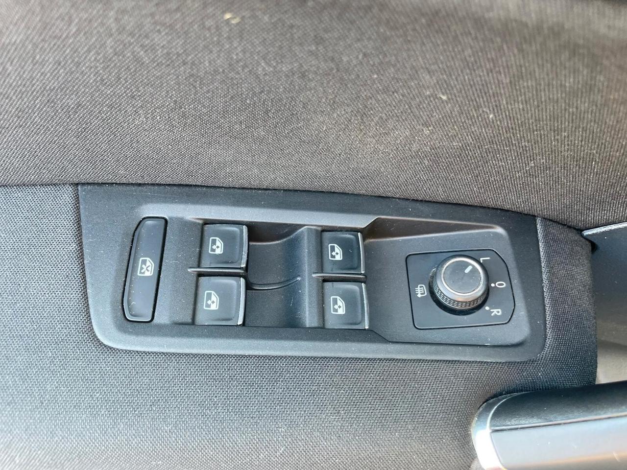 Volkswagen Touran 1.6 TDI Highline 7 POSTI