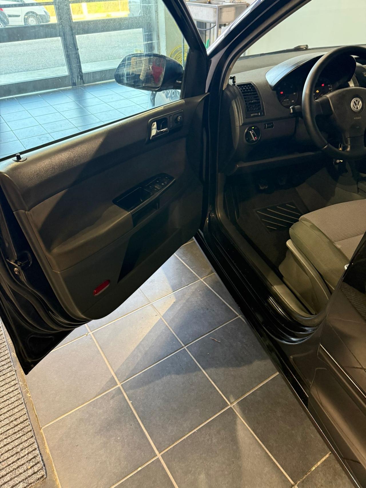 Volkswagen Polo 1.4 -NEOPATENTATI