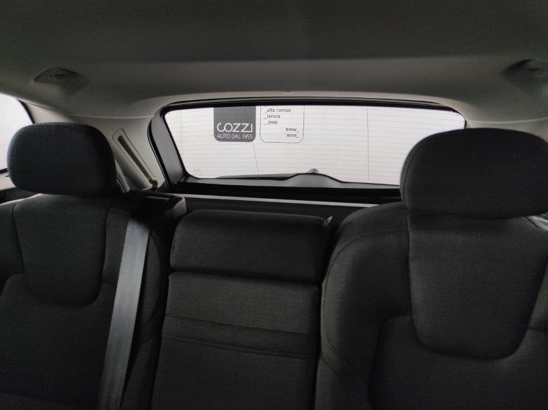 VOLVO XC60 (2017-->) - XC60 B4 Geartronic Momentum