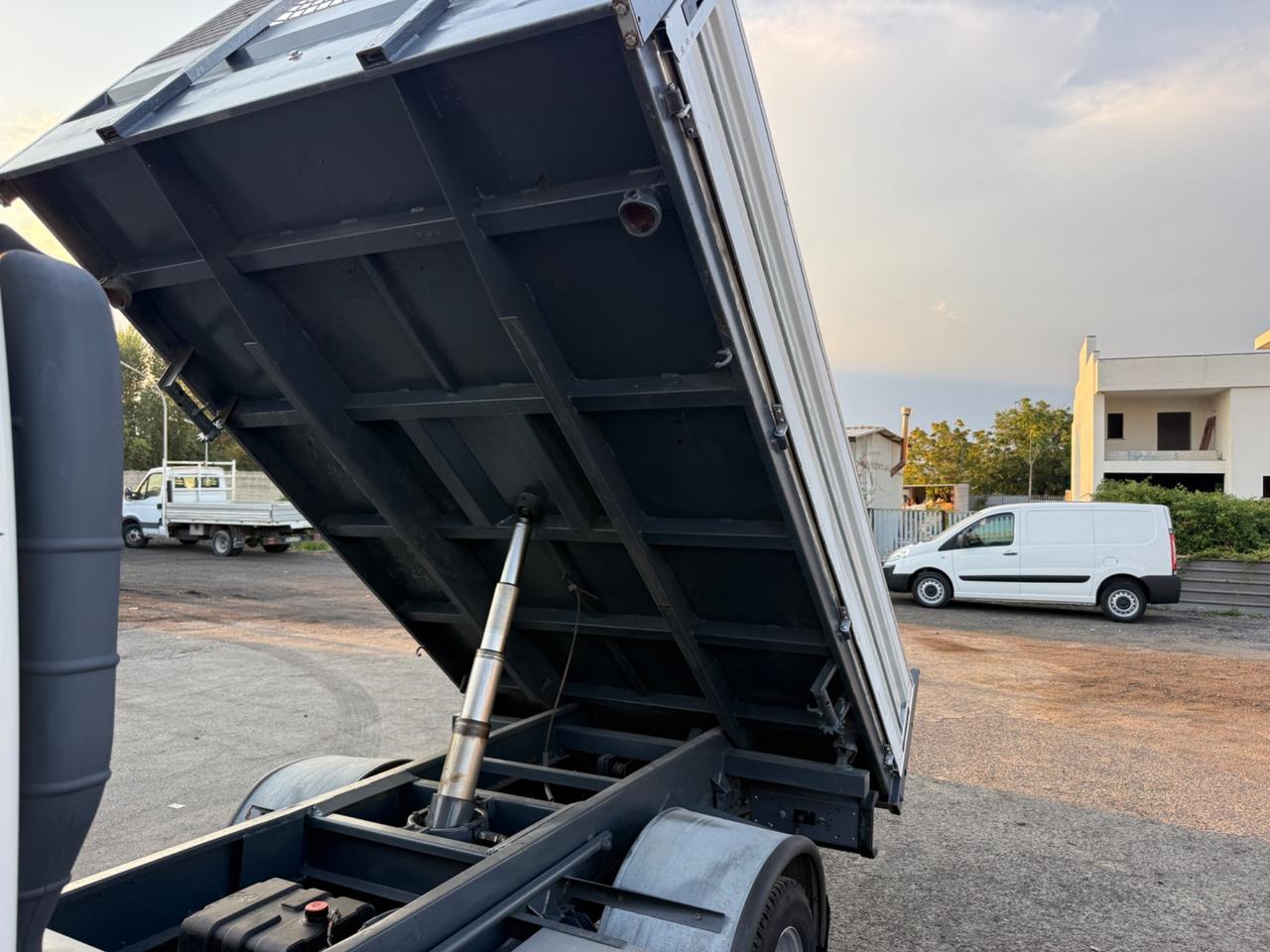 Nissan Cabstar 3.0 Diesel 120 Cv Trilaterale