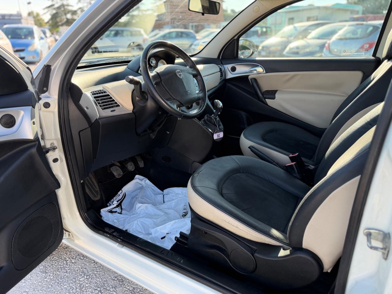 Lancia Ypsilon 1.2 Platino Bicolore