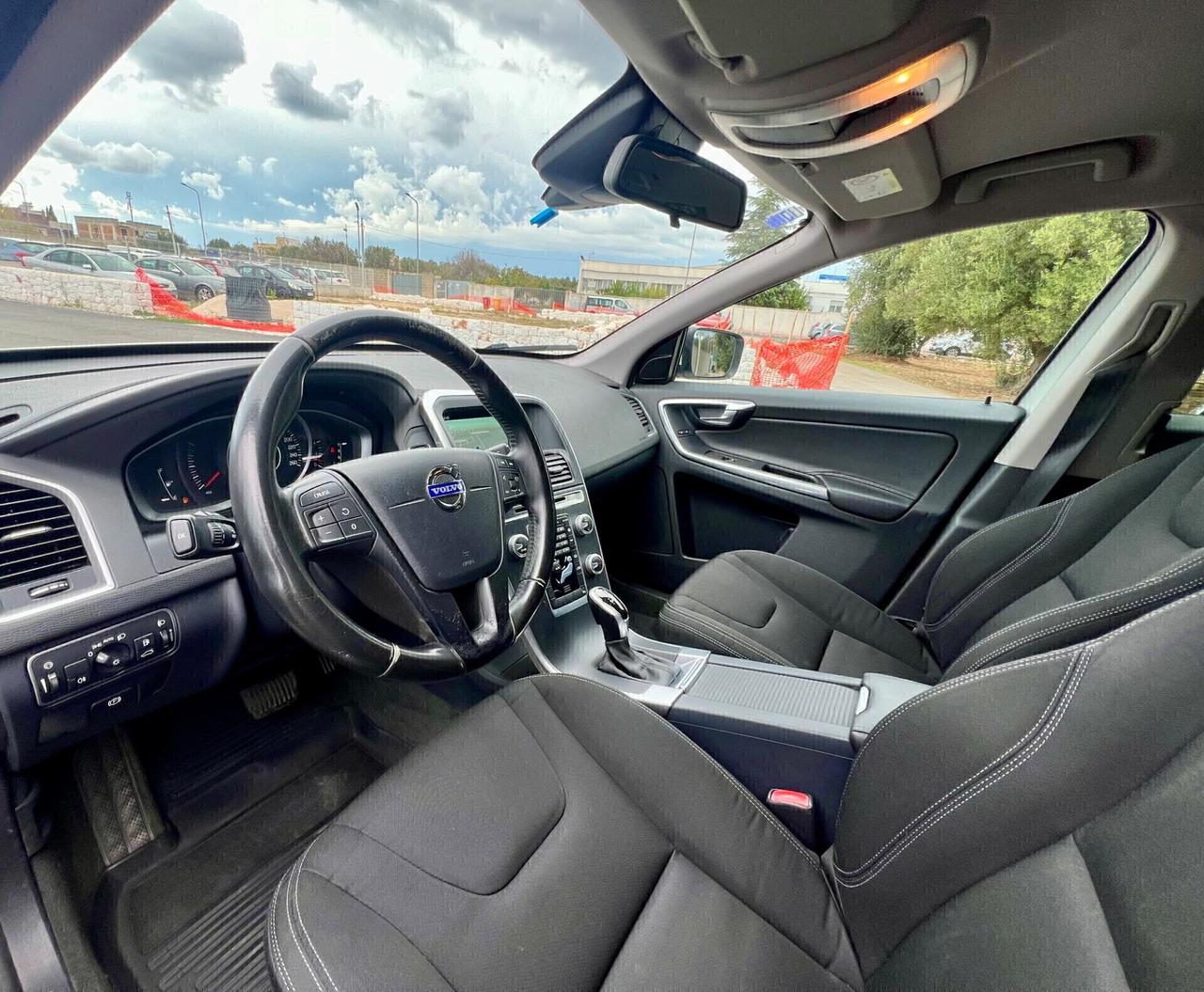 Volvo XC60 D3 Geartronic Kinetic,Navi,LED,Climatronic,ecc.