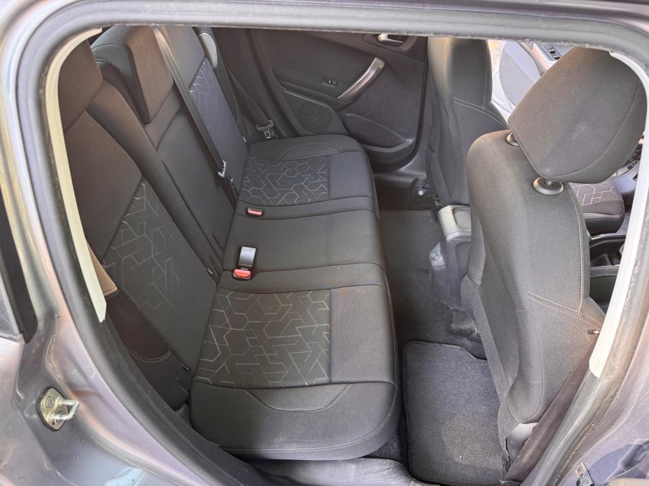 Peugeot 2008 1.2 82CV neopaten garanzia 12 mesi