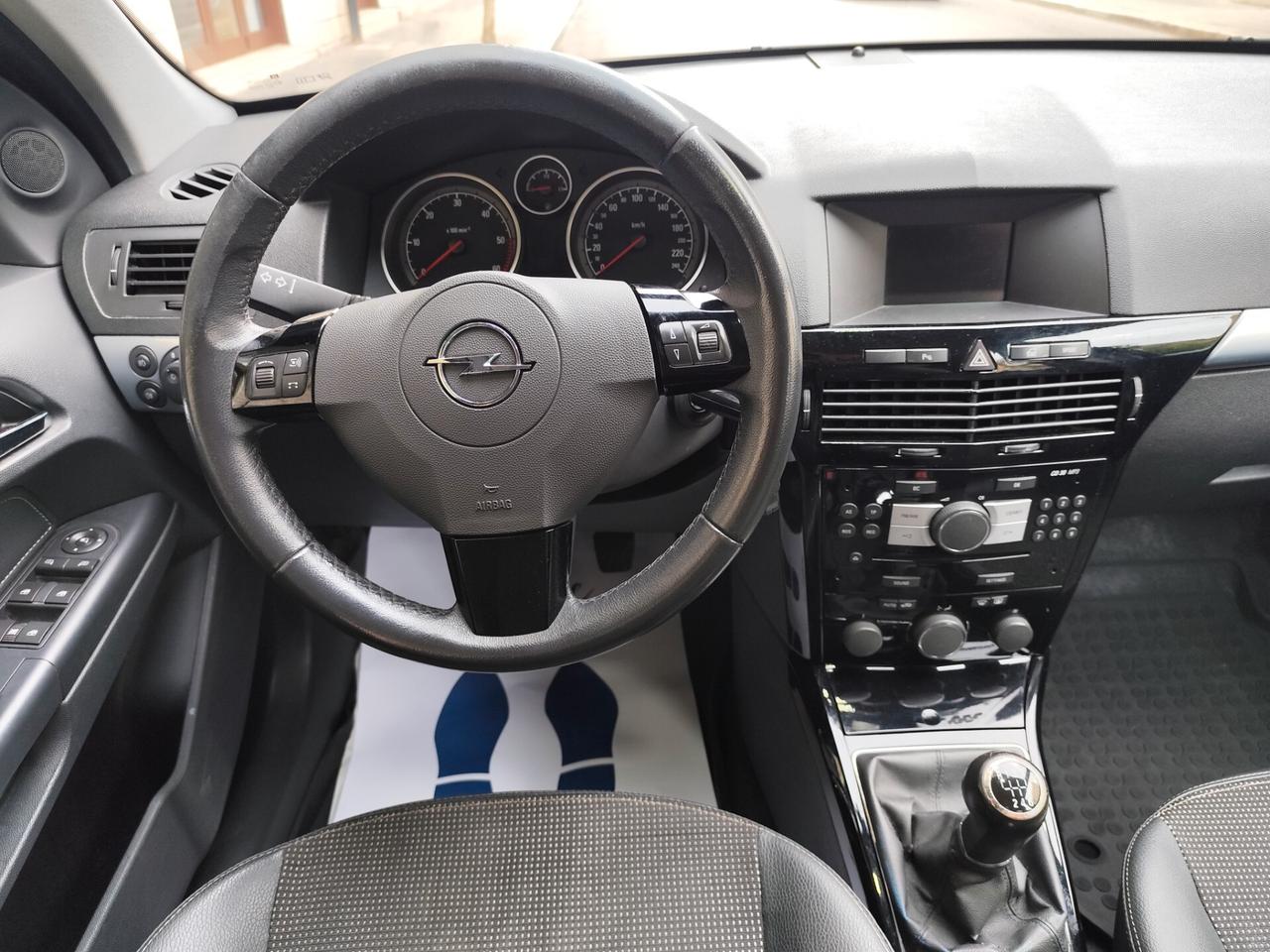Opel Astra 1.7 CDTI 110CV COSMO BERLINA