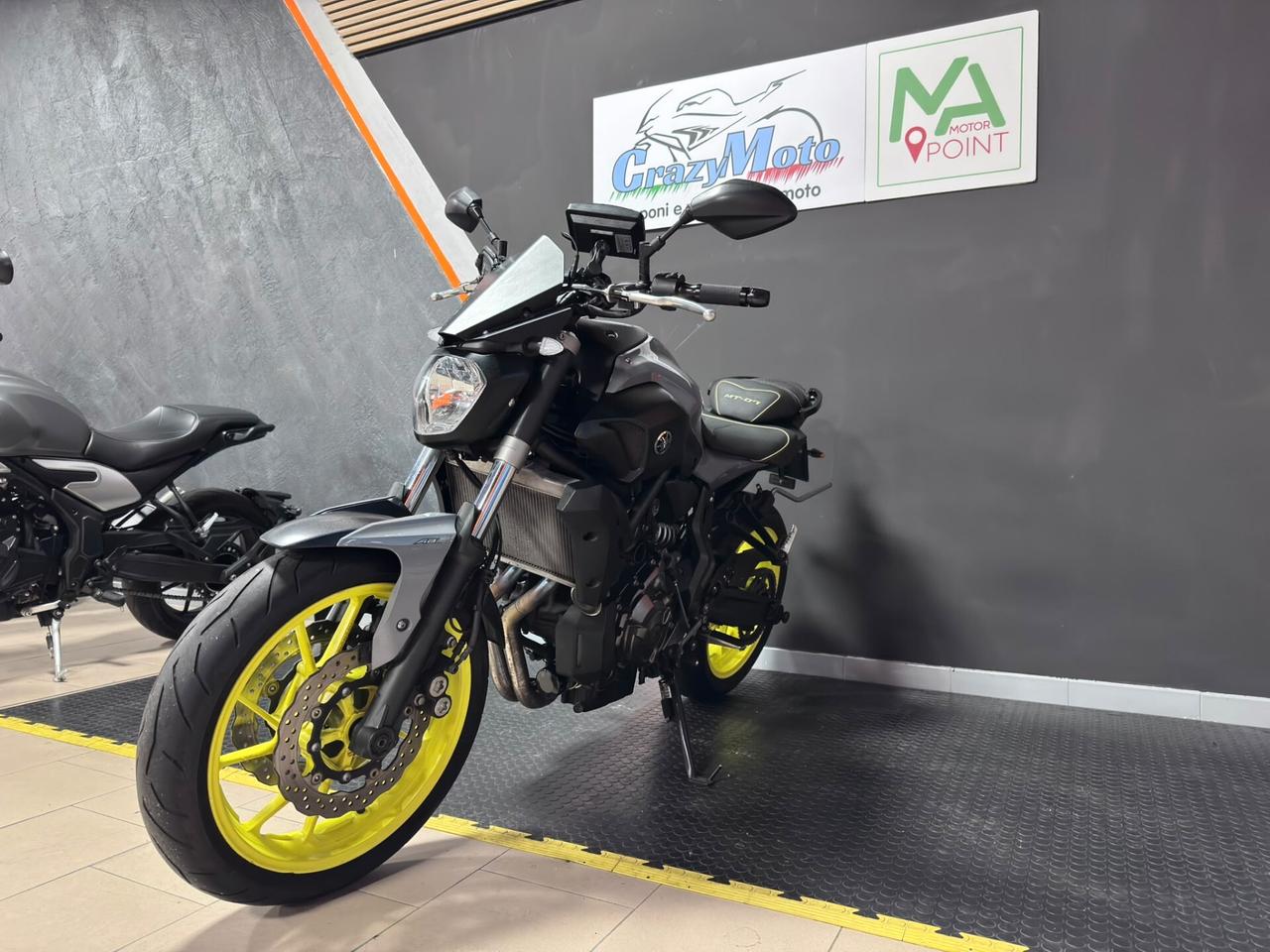 Yamaha MT-07 NIGHT FLUO