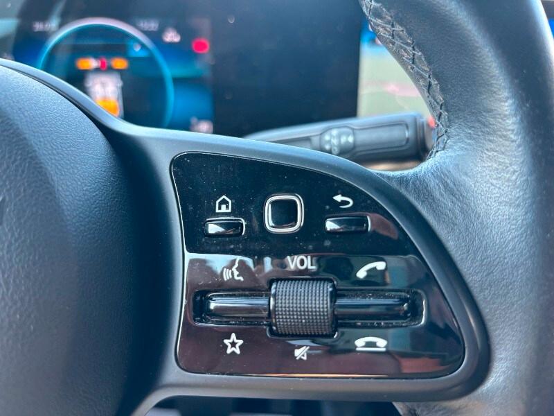 MERCEDES GLB (X247) GLB 200 d Automati...