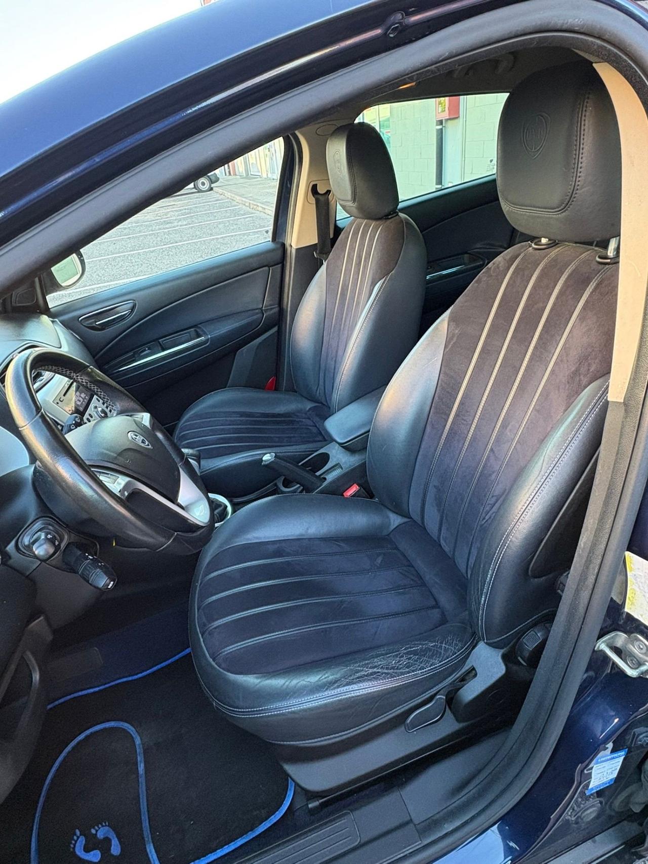 Lancia Delta 1.6 MJT DPF 105 CV Silver