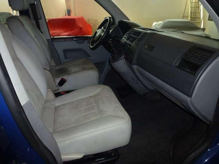 VOLKSWAGEN TRANSPORTER CARAVELLE