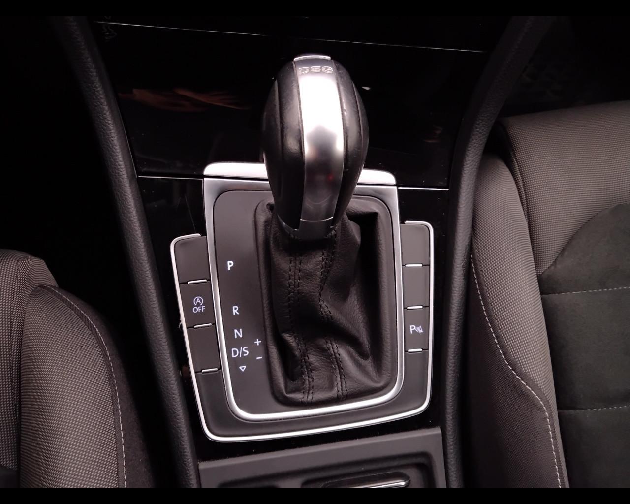 VOLKSWAGEN Golf VII 2017 5p - Golf 5p 1.5 tsi Executive 130cv dsg