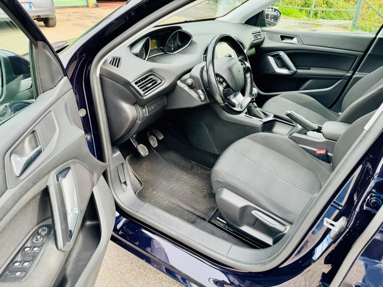 Peugeot 3008 BlueHDi 120 S&S Business