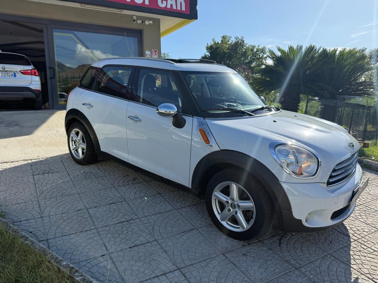 Mini Cooper D Countryman tetto apribile distribuzione fatta