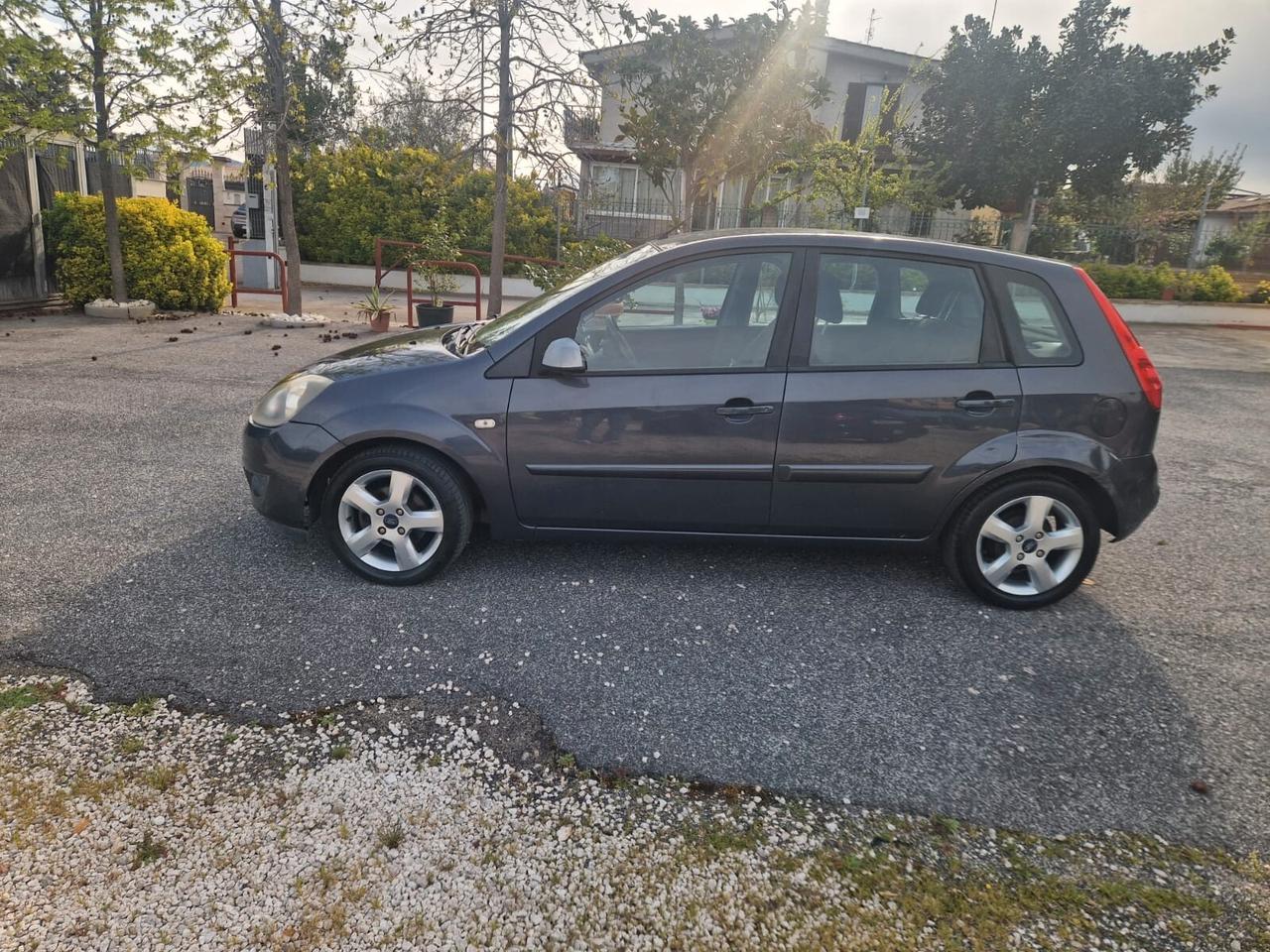 Ford Fiesta 1.2 16V 5p. Ghia