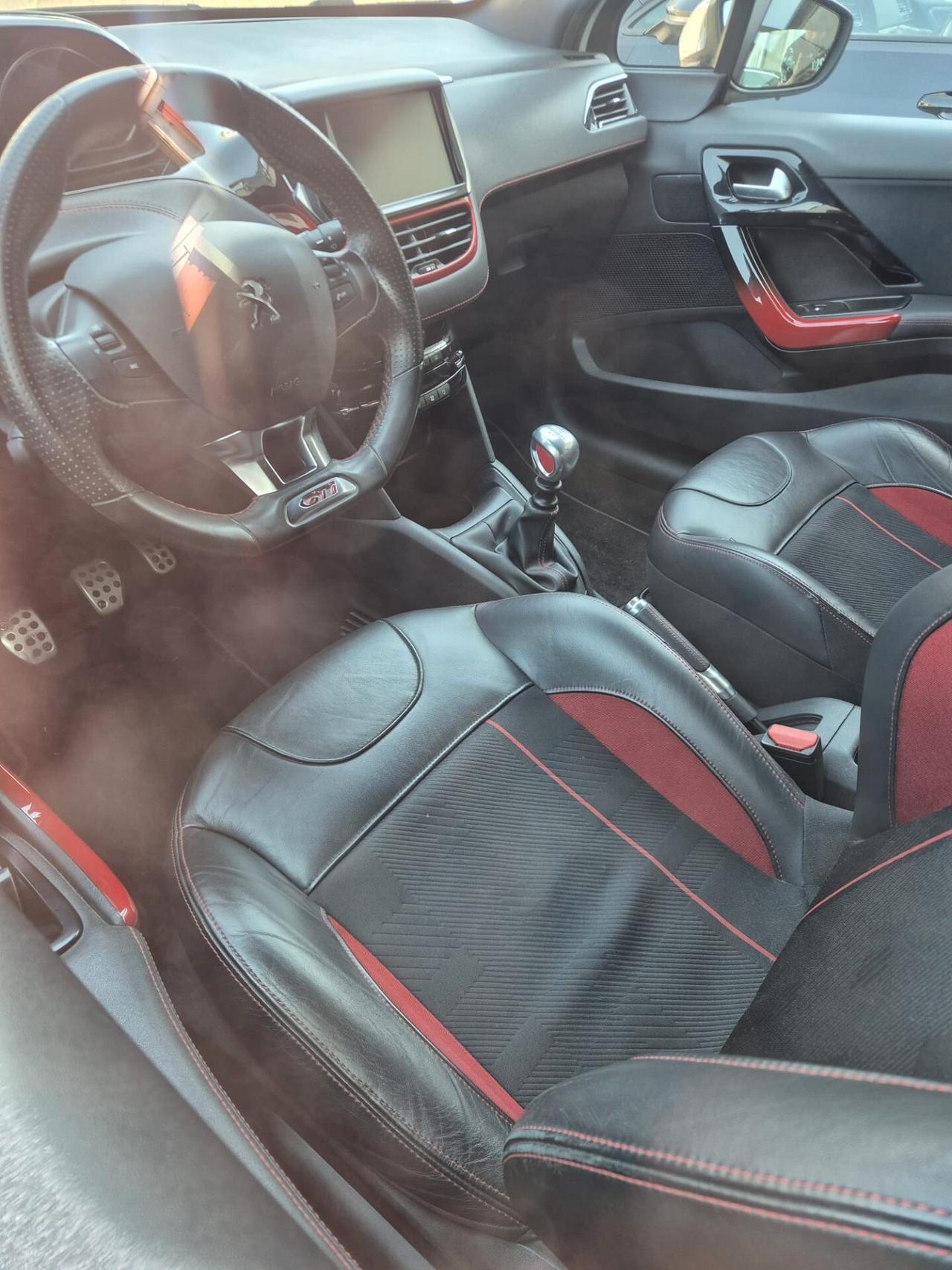 Peugeot 208 1.6 THP 200 CV 3 porte GTi